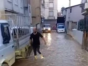 İçme suyu borusu patladı: 3 mahalle göle döndü, yol çöktü